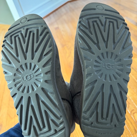 UGG Women's Mini Florence Boot, Charcoal Gray, Size 7 - Picture 11 of 13